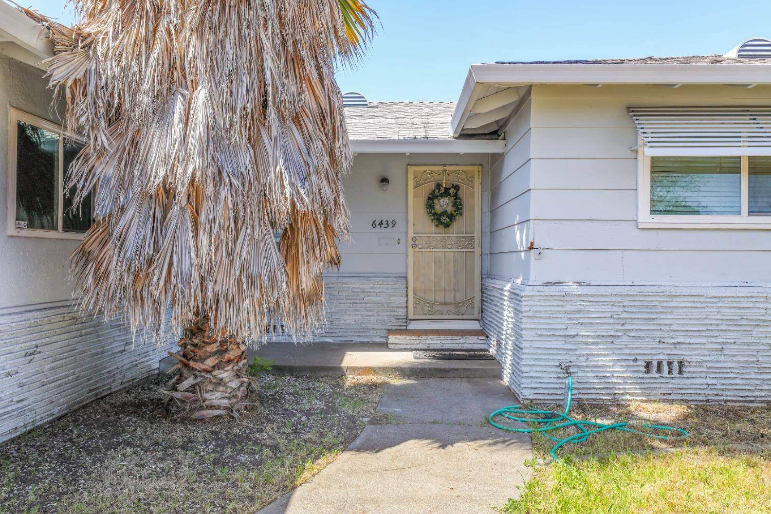 Sacramento, CA 95823,6439 Valley Hi DR