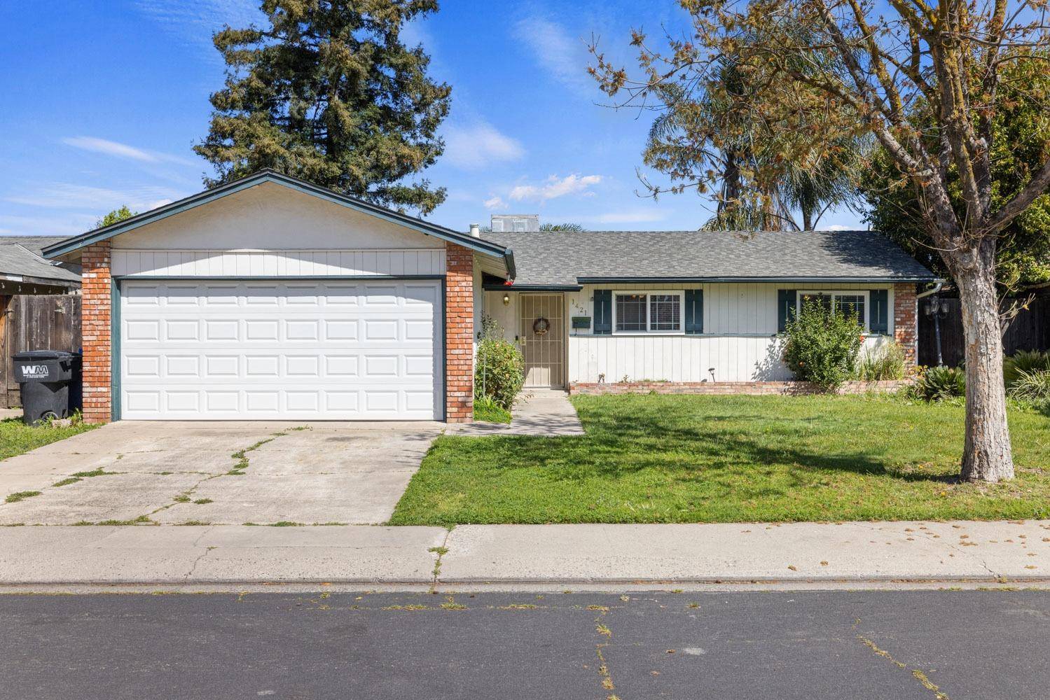 Modesto, CA 95355,1421 Woodside DR