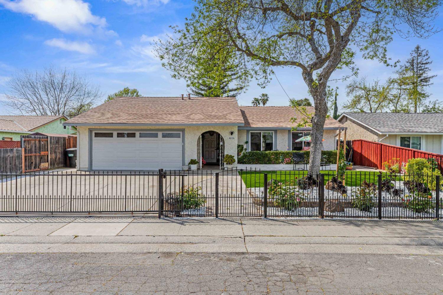 Sacramento, CA 95826,4016 Ashgrove WAY
