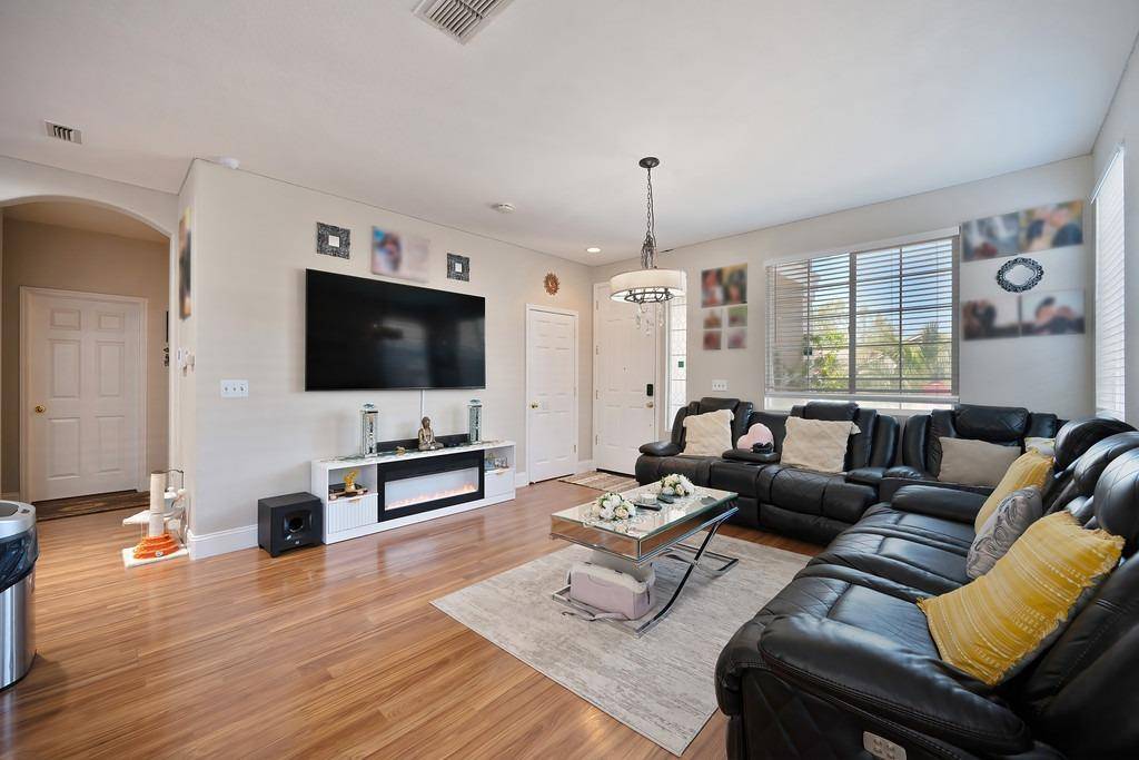 Antelope, CA 95843,5716 Ridgepoint DR
