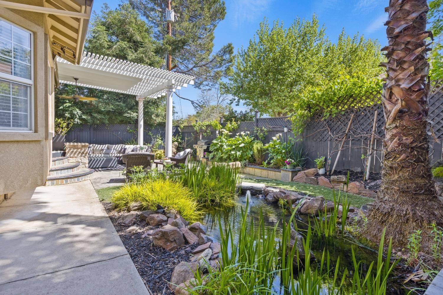 Fair Oaks, CA 95628,8063 Youngheart LN