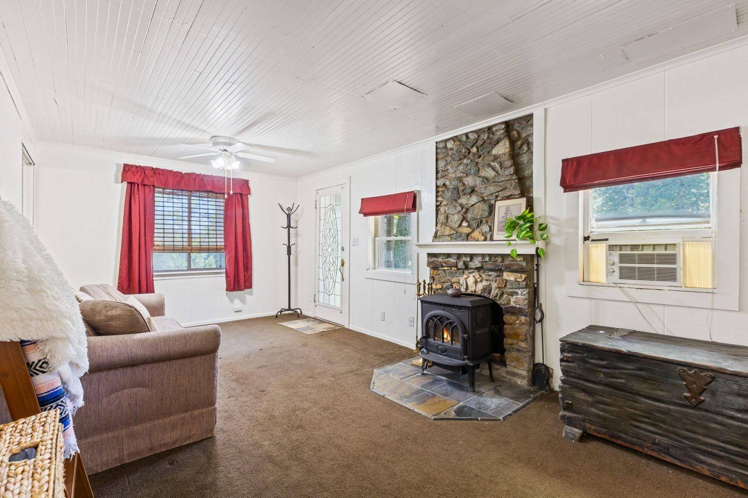 Grass Valley, CA 95945,660 Glenwood RD