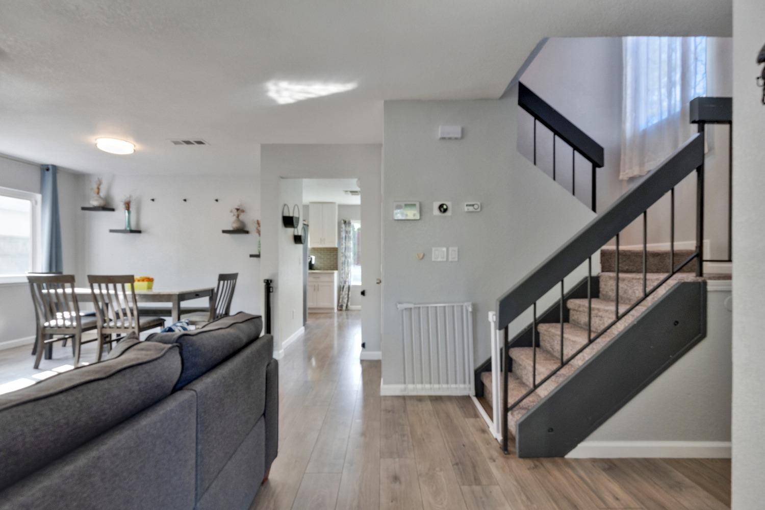 Sacramento, CA 95826,9433 Roseport WAY