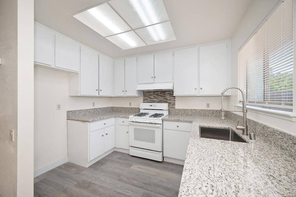 Sacramento, CA 95823,5072 Valley Hi DR
