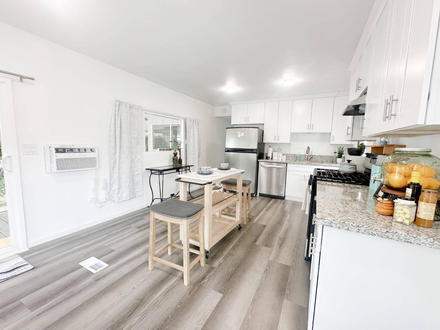 Sacramento, CA 95841,6226 Manitoba Ave #70