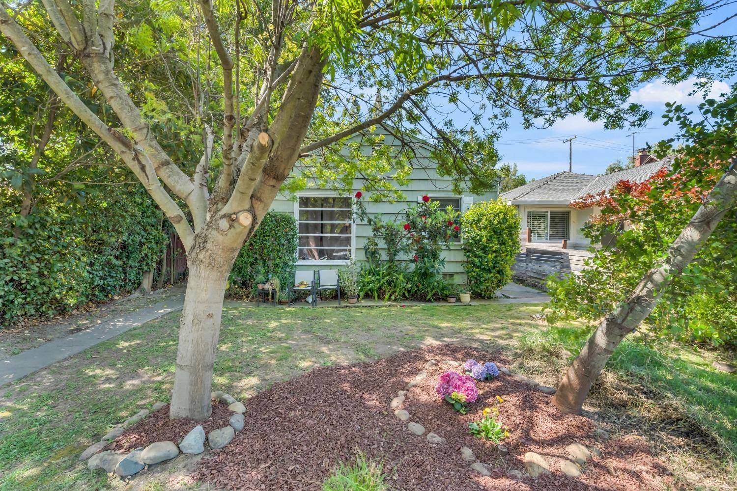 Sacramento, CA 95818,1002 9th AVE