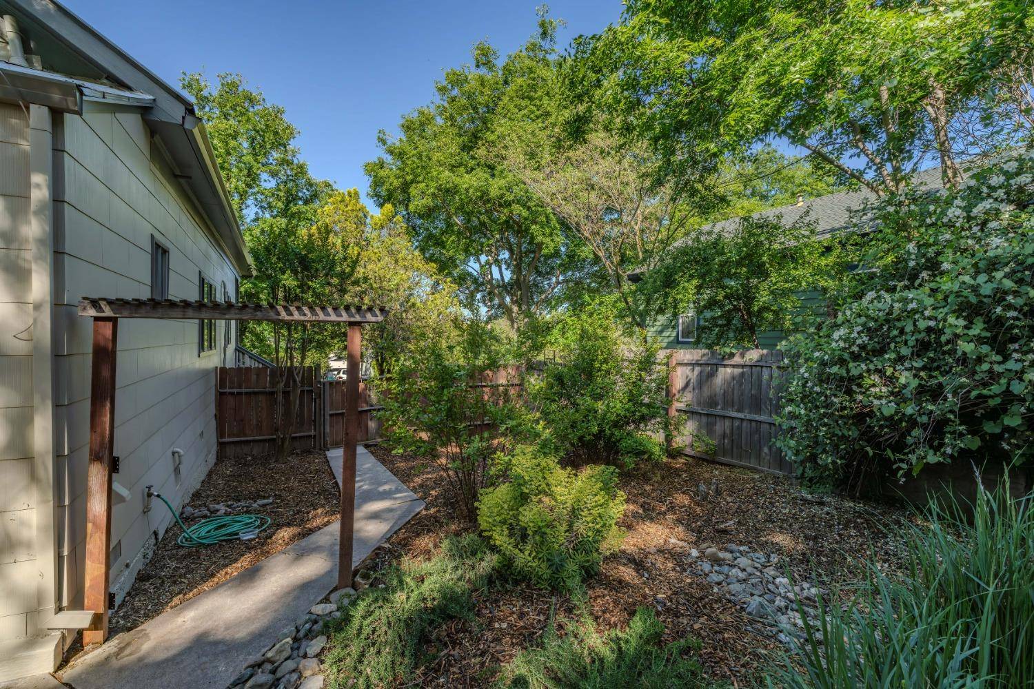 Ione, CA 95640,116 S Arroyo Seco ST