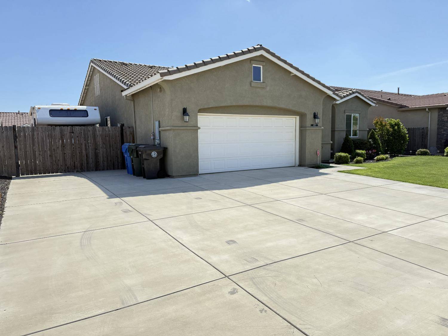 Manteca, CA 95337,1472 W Woodward AVE
