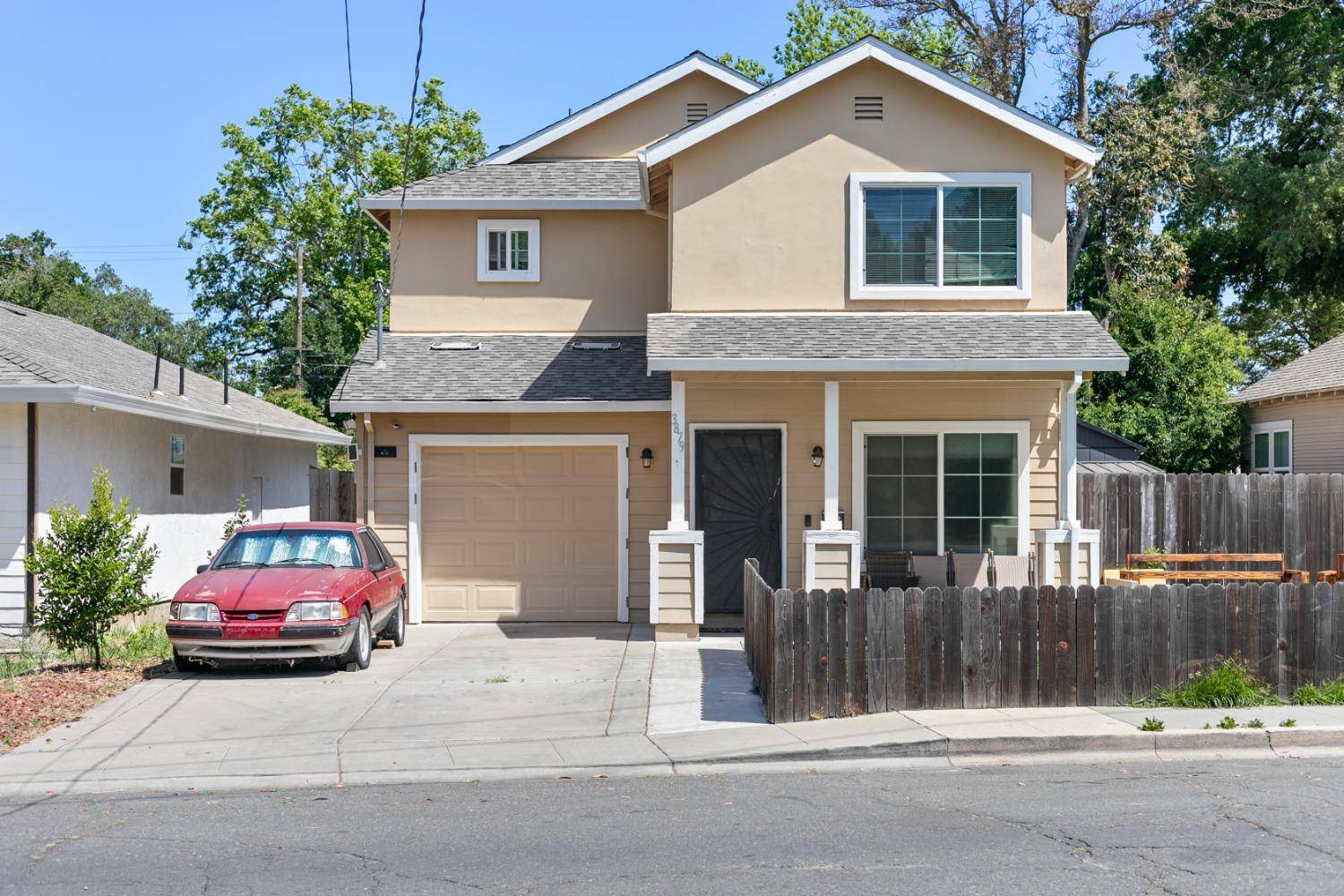 Sacramento, CA 95817,3879 8th Ave