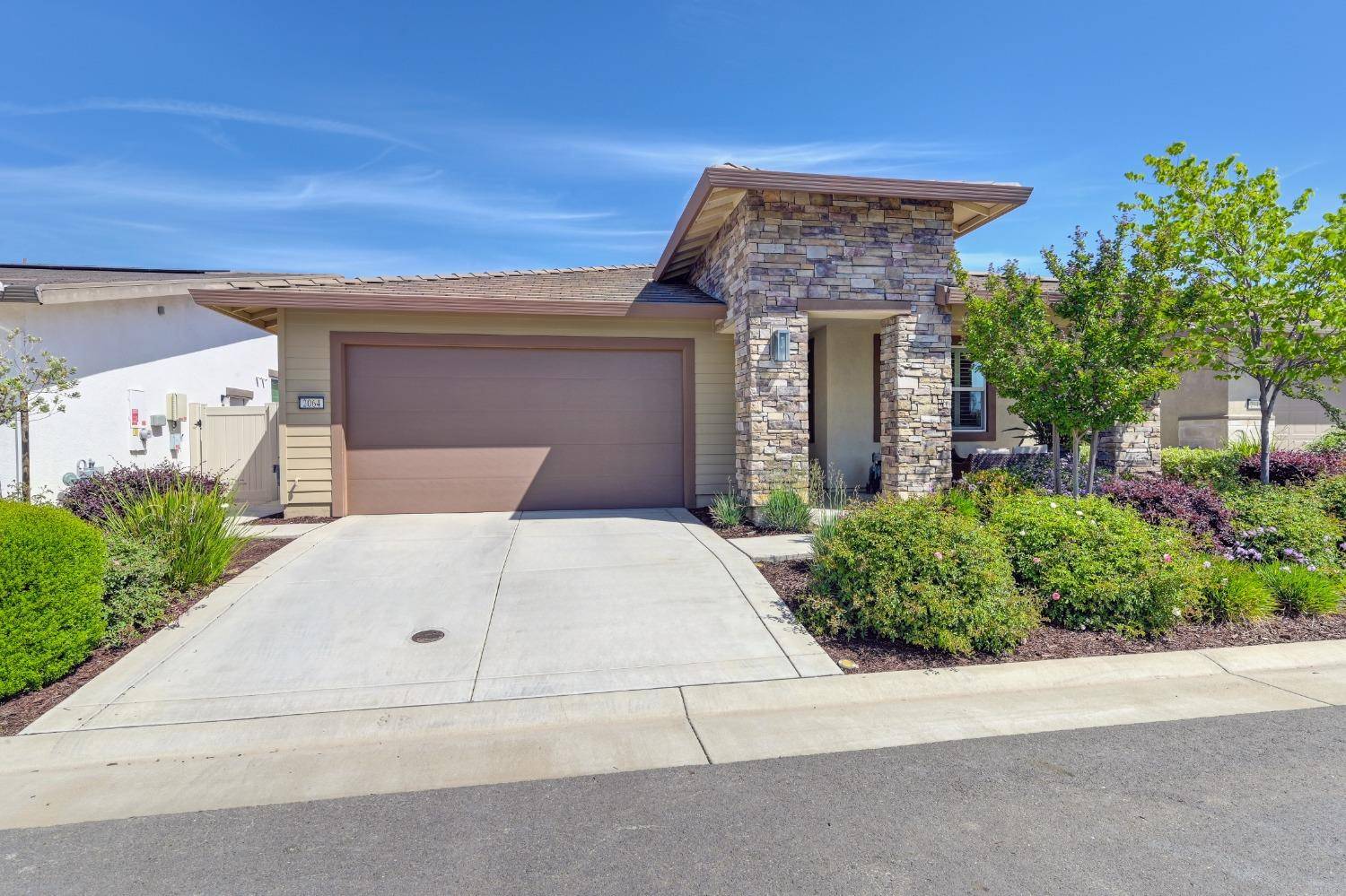 Roseville, CA 95747,2064 Earthlight LN