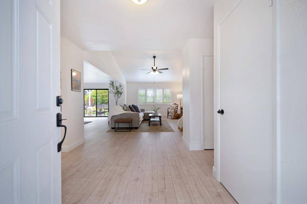 Folsom, CA 95630,560 Flower DR