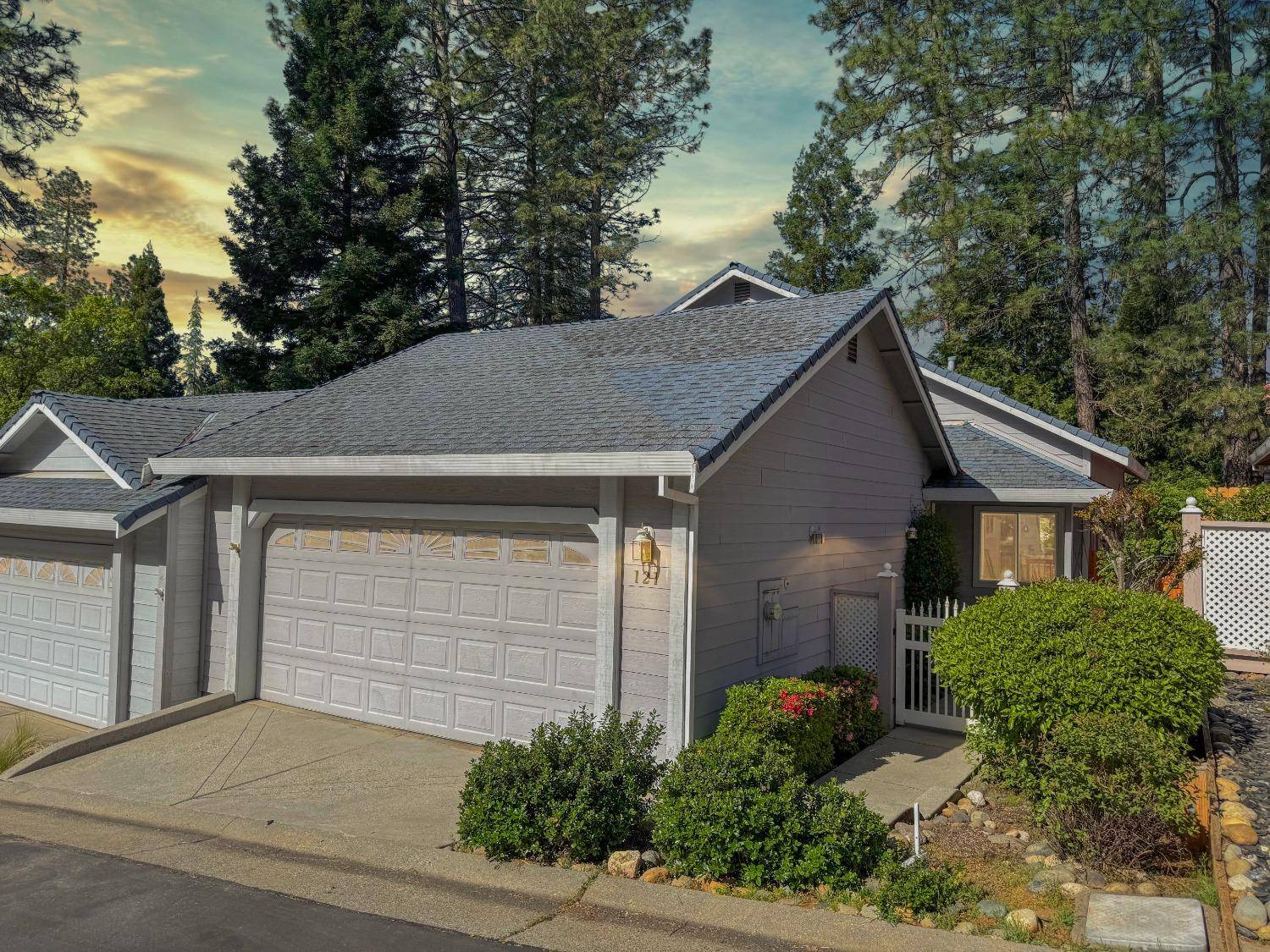 Grass Valley, CA 95949,121 Carriage LN