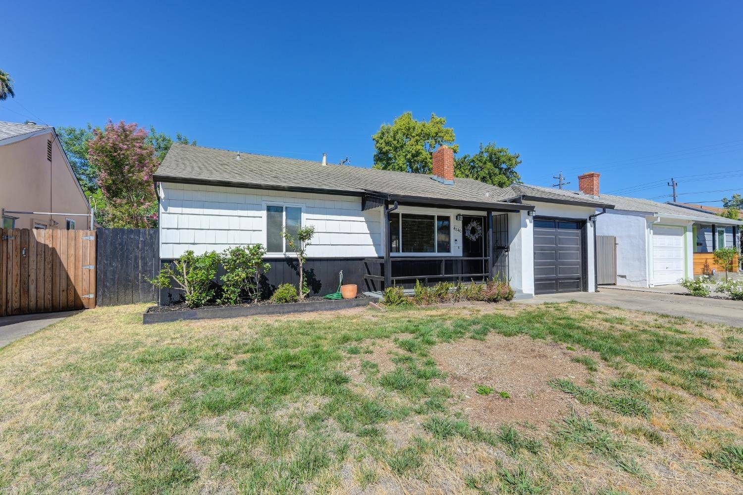 Sacramento, CA 95820,4840 Lippitt LN
