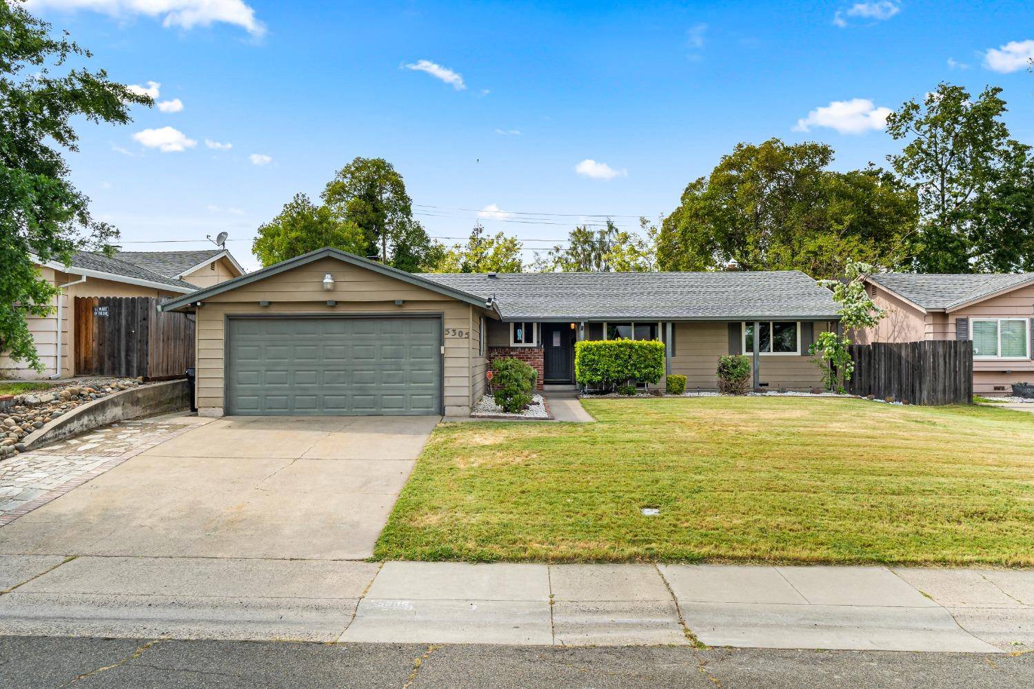 Sacramento, CA 95842,5305 Diablo DR