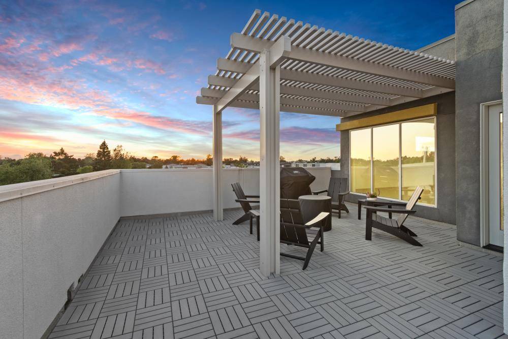 Sacramento, CA 95818,451 Tailoff LN #401