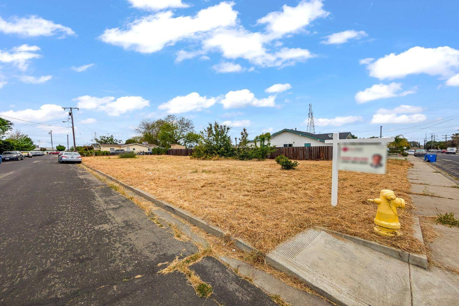 Manteca, CA 95337,119 Almond AVE