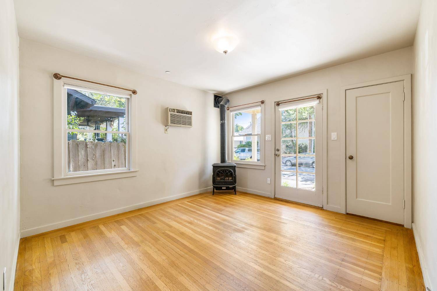 Sacramento, CA 95816,910 38th ST