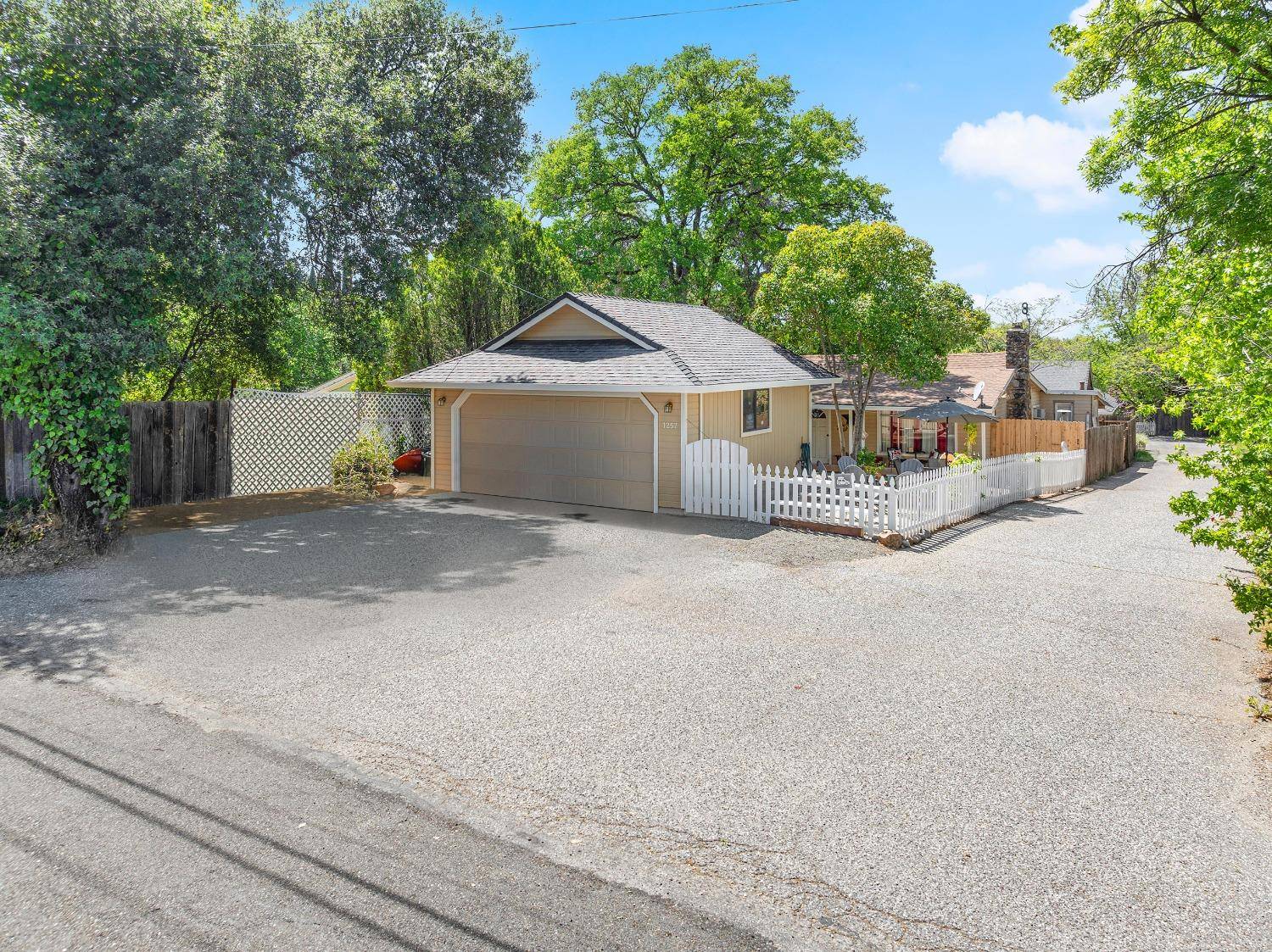 Auburn, CA 95603,1257 Live Oak LN