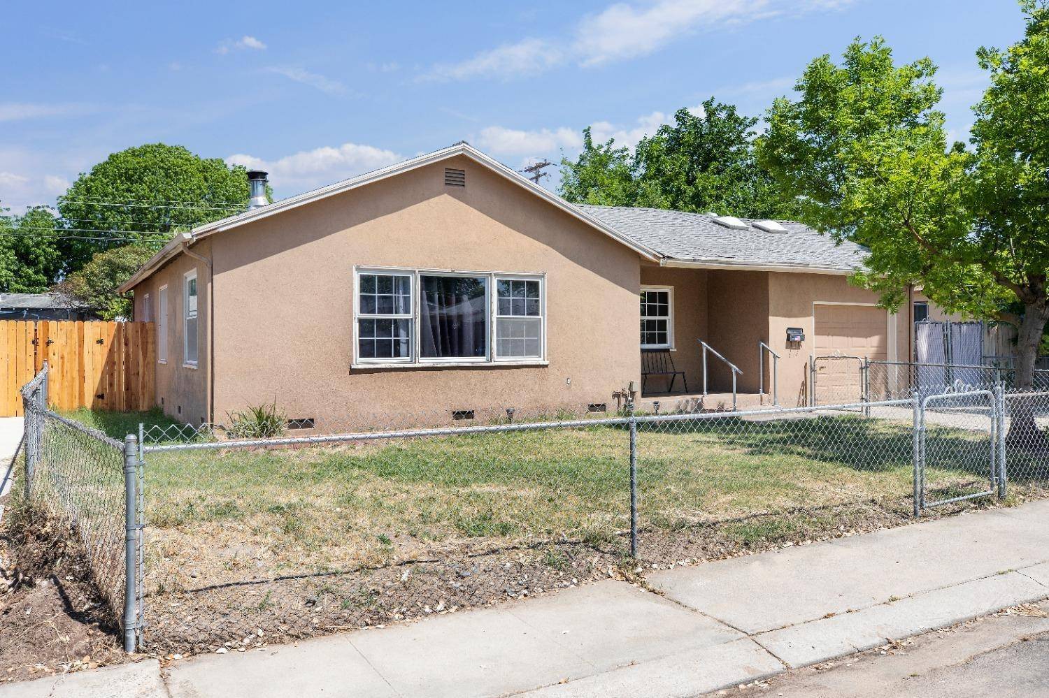 Modesto, CA 95350,2206 Rivera DR