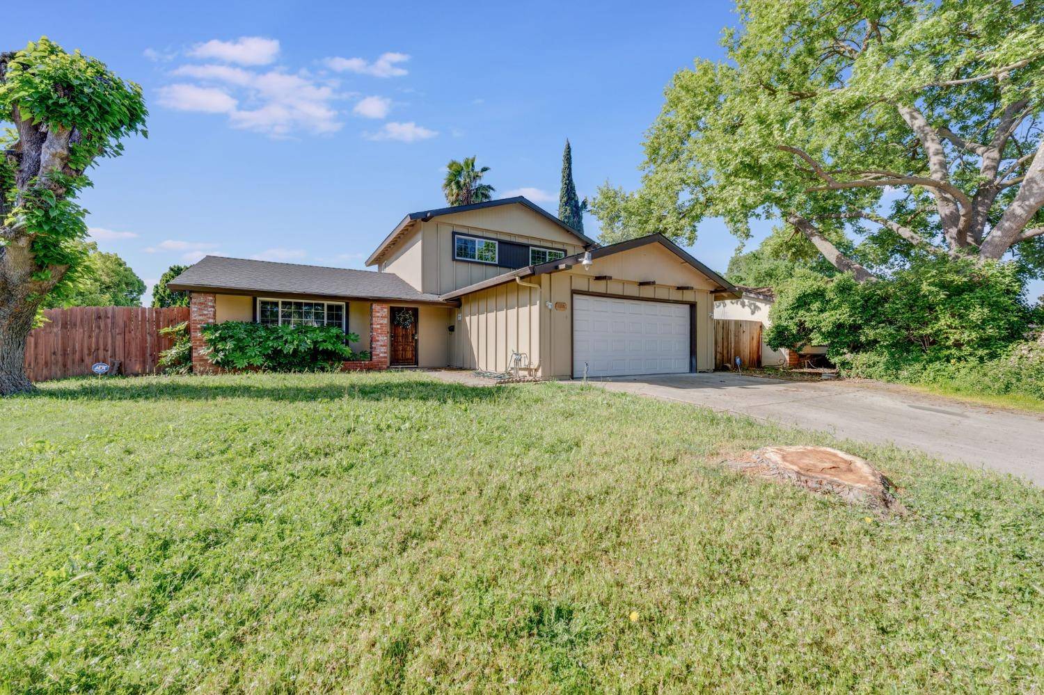 Sacramento, CA 95826,8930 La Riviera DR