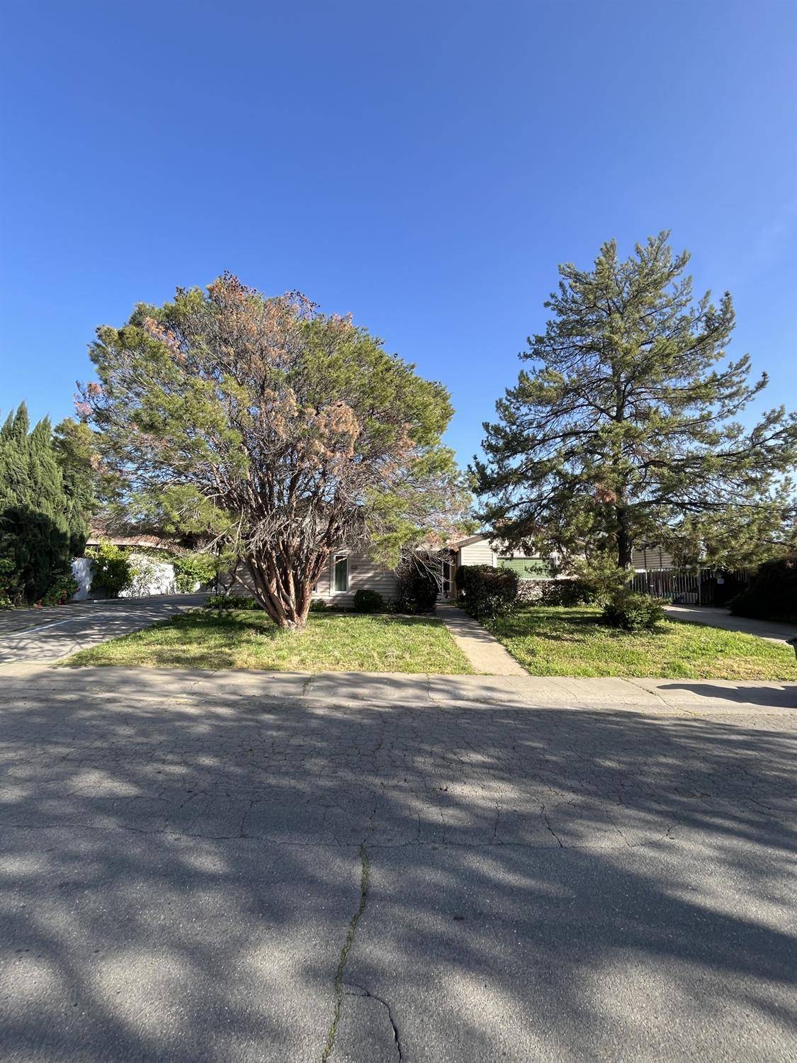 Carmichael, CA 95608,6106 Madison AVE