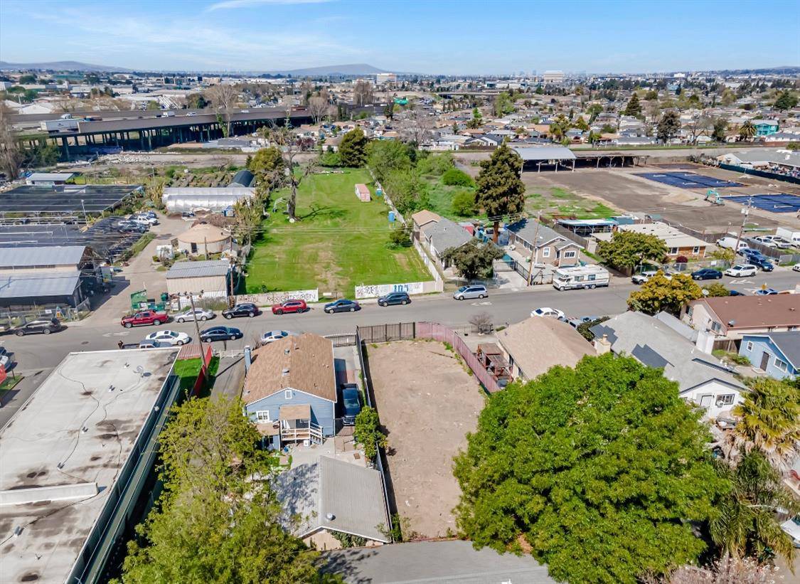 Oakland, CA 94603,330 105th AVE