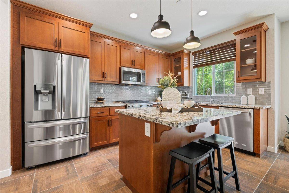 Roseville, CA 95747,1032 Oakbriar CIR