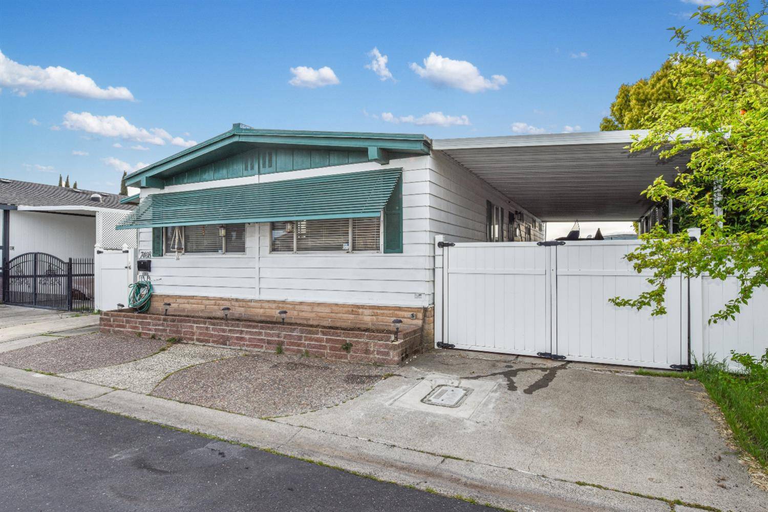 Sacramento, CA 95828,7408 Chantilly LN