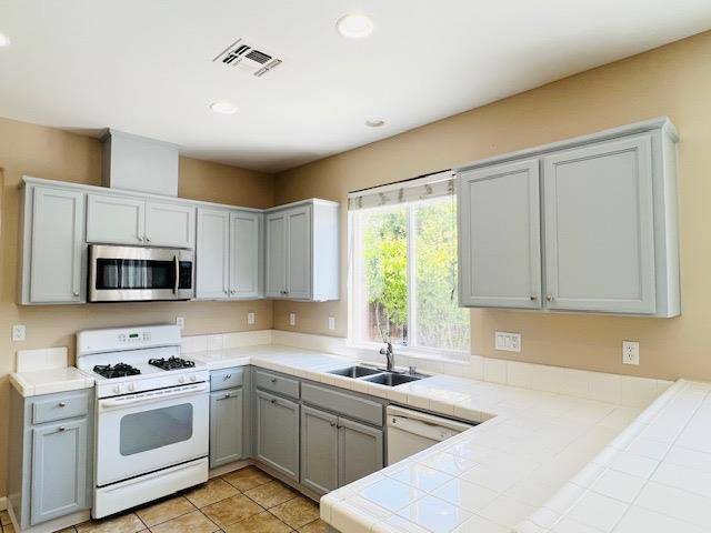 Tracy, CA 95377,1556 Gentry LN