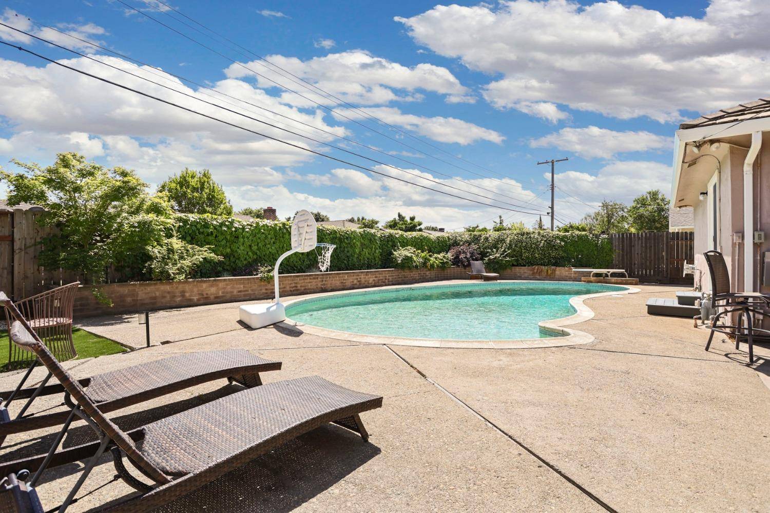 Lodi, CA 95242,1408 Vista DR