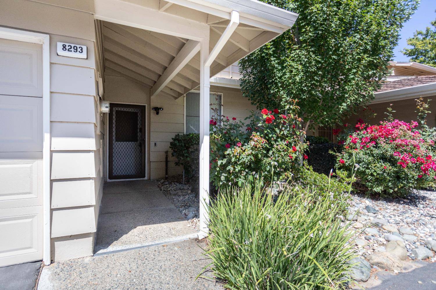 Sacramento, CA 95826,8293 La Riviera DR