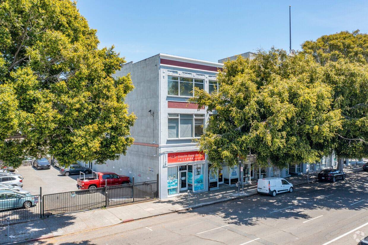 Oakland, CA 94607,212 9th #304