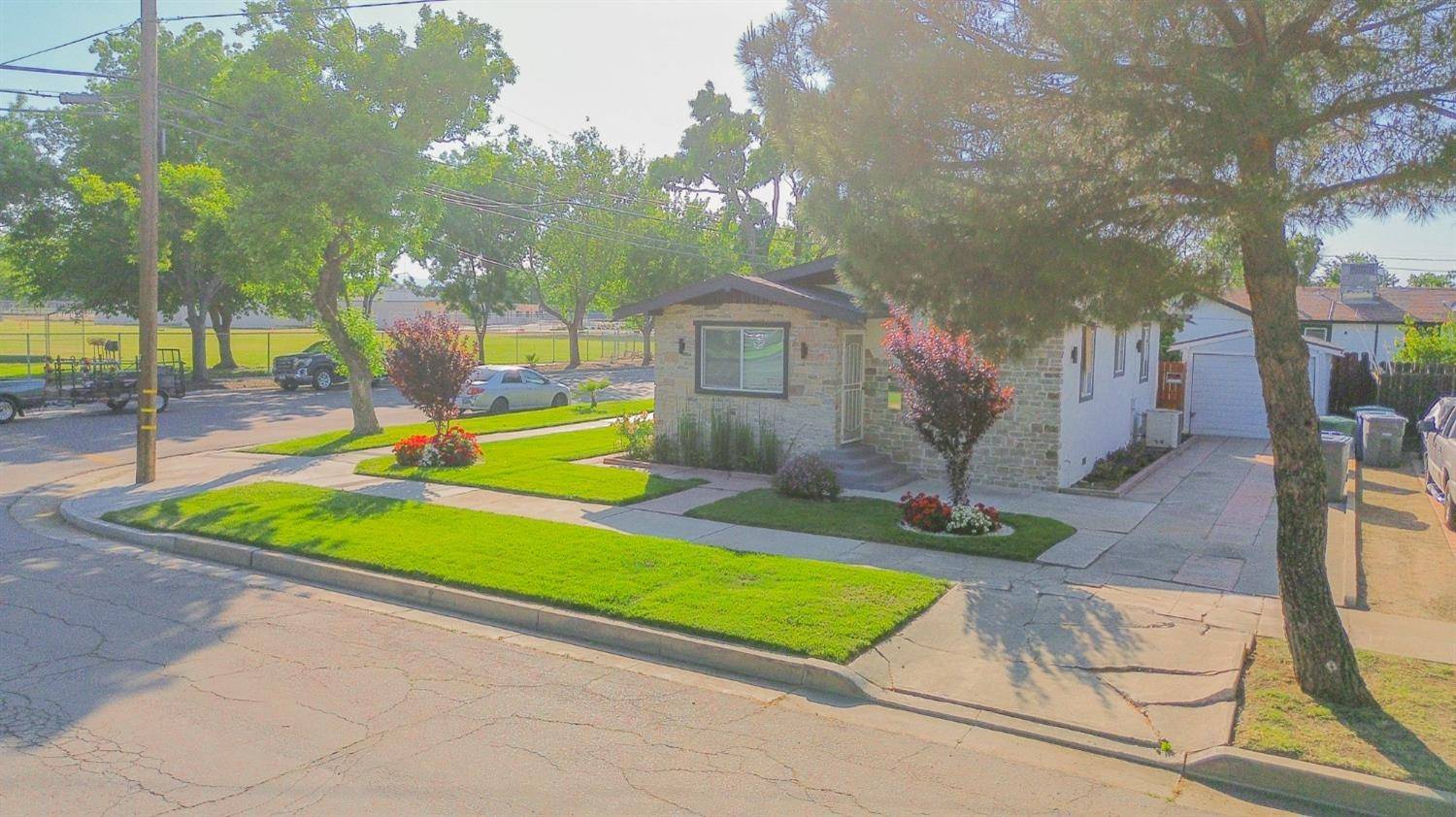 Los Banos, CA 93635,945 9th ST