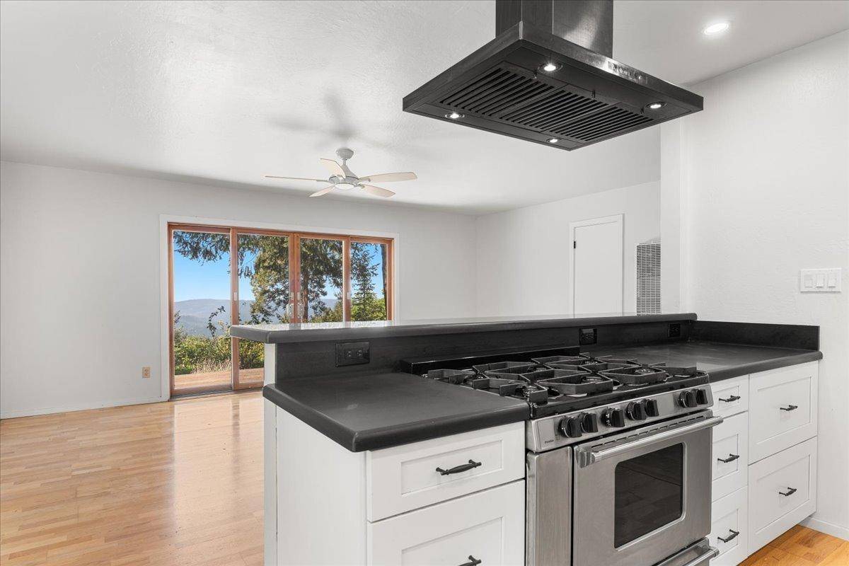 Nevada City, CA 95959,18221 Foxfire WAY