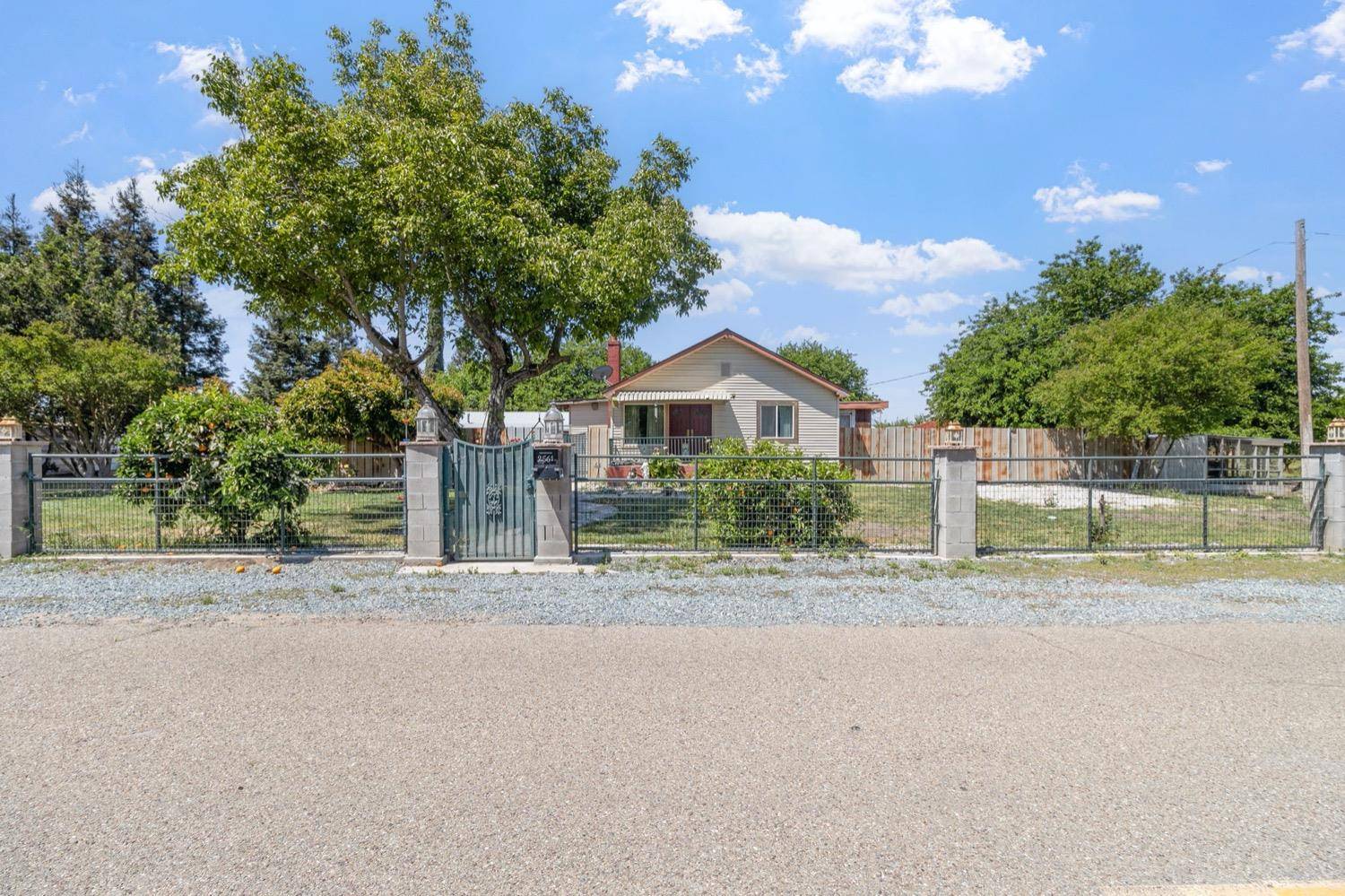 Modesto, CA 95358,2561 Michigan AVE