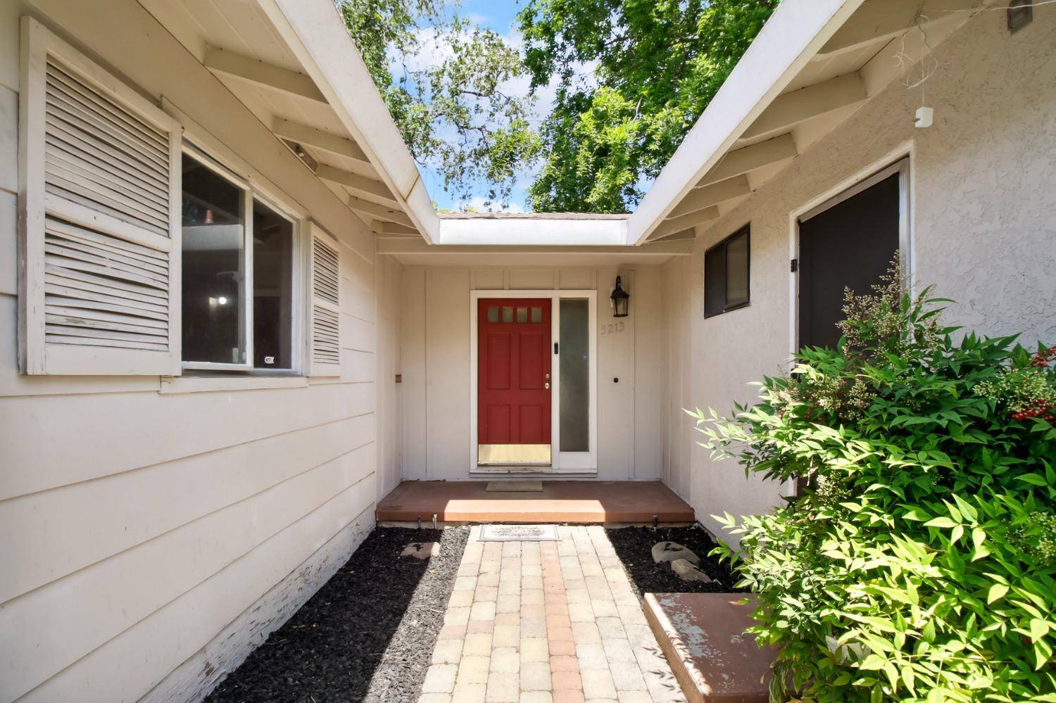Sacramento, CA 95841,5213 Calistoga WAY