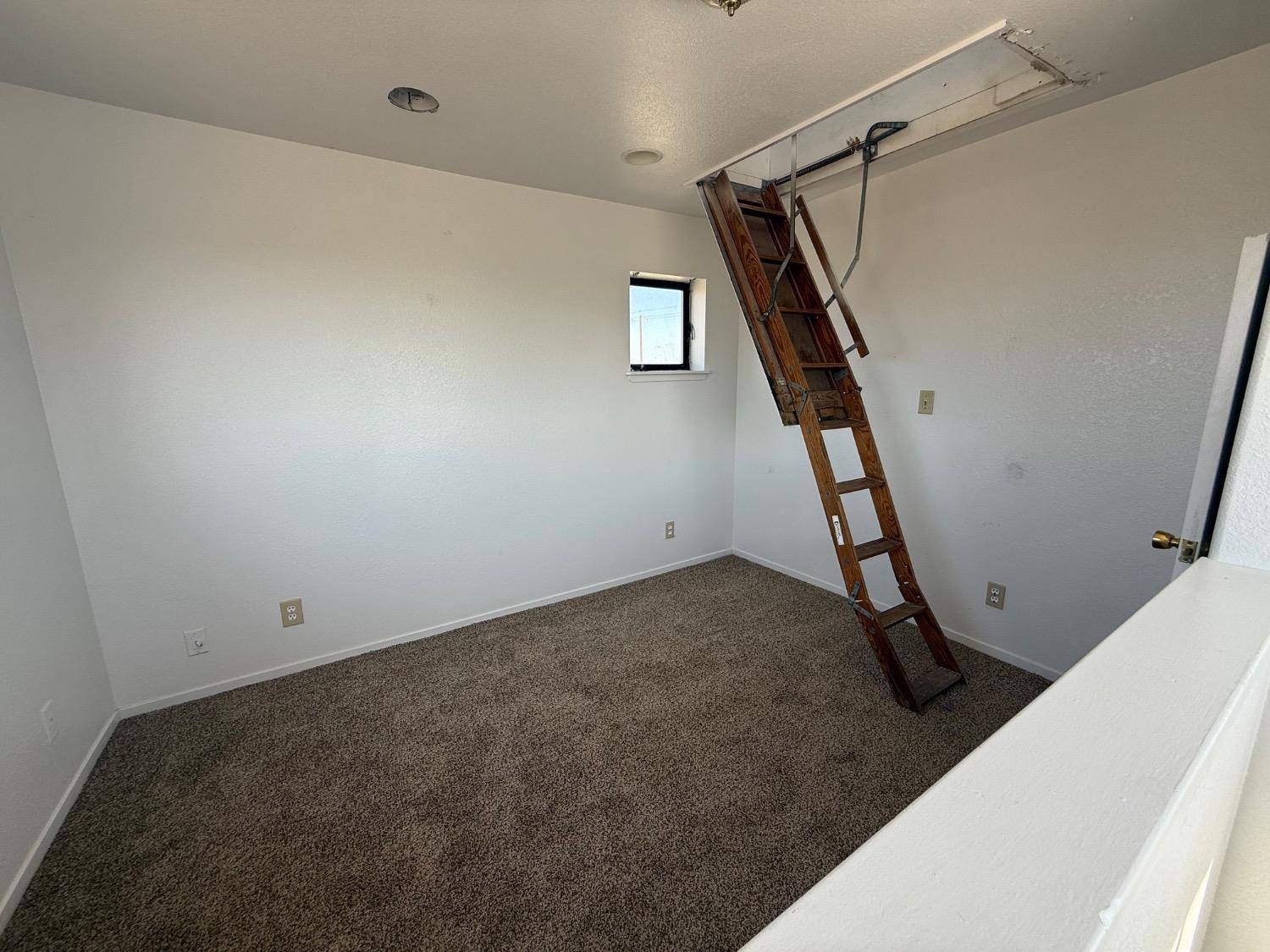 Patterson, CA 95363,207 Eucalyptus AVE