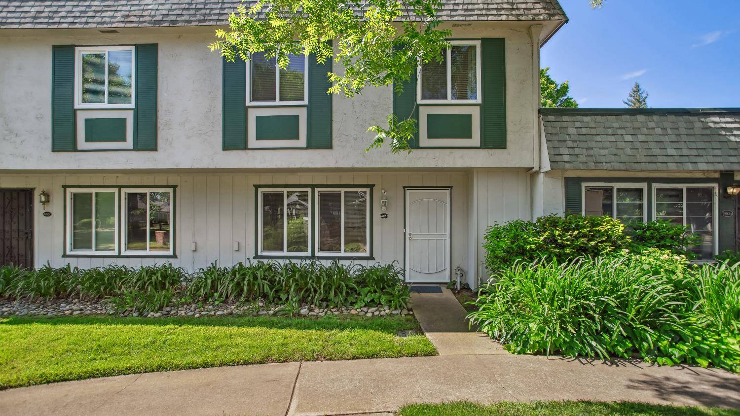 Sacramento, CA 95826,8903 Salmon Falls DR #B