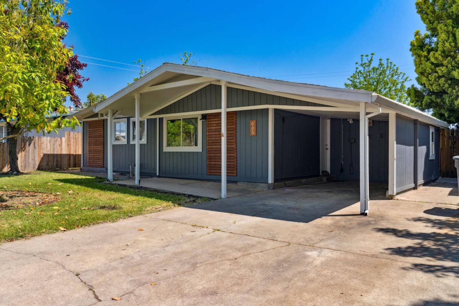 Roseville, CA 95678,605 W Hampton DR