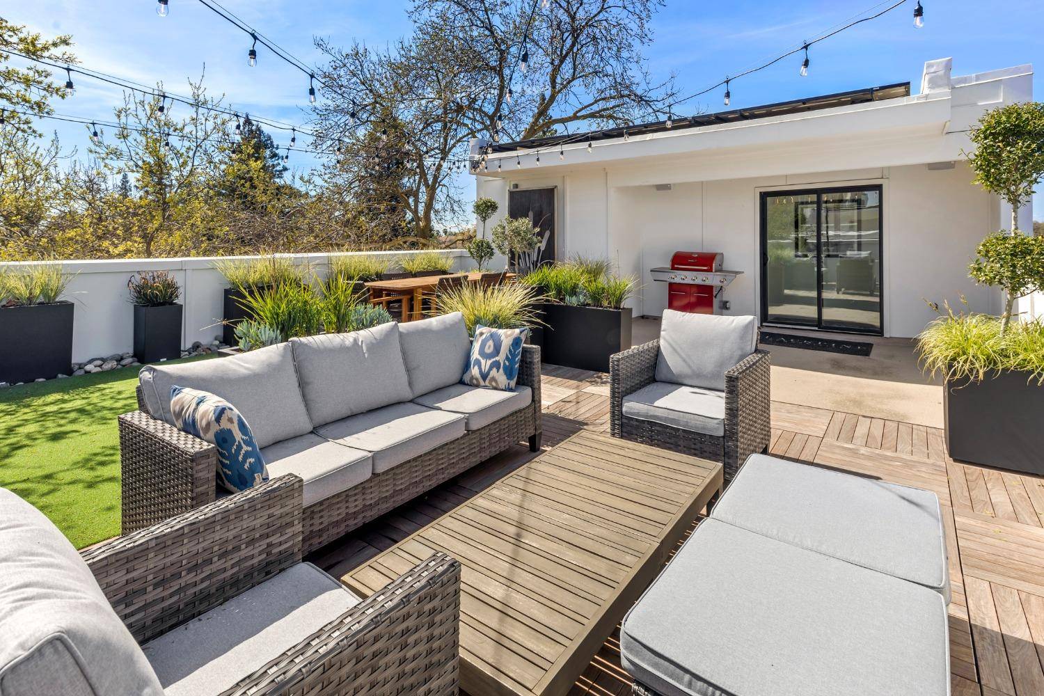 West Sacramento, CA 95605,441 6th ST