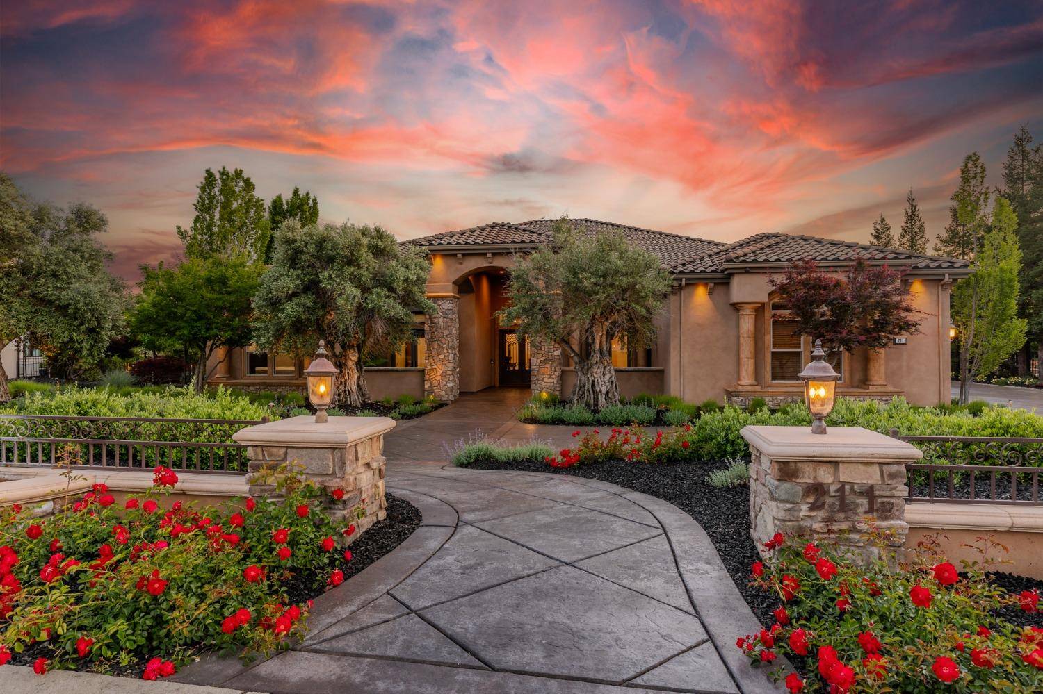 Lincoln, CA 95648,211 Rua Esperanza
