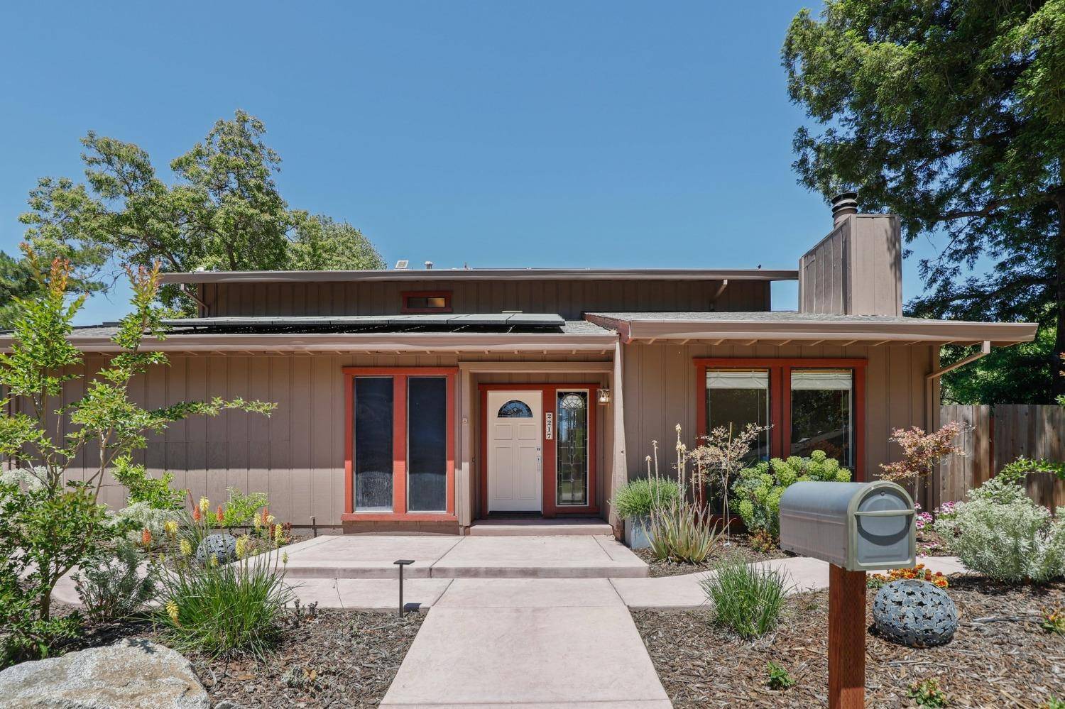 Davis, CA 95616,2217 Alameda Ave