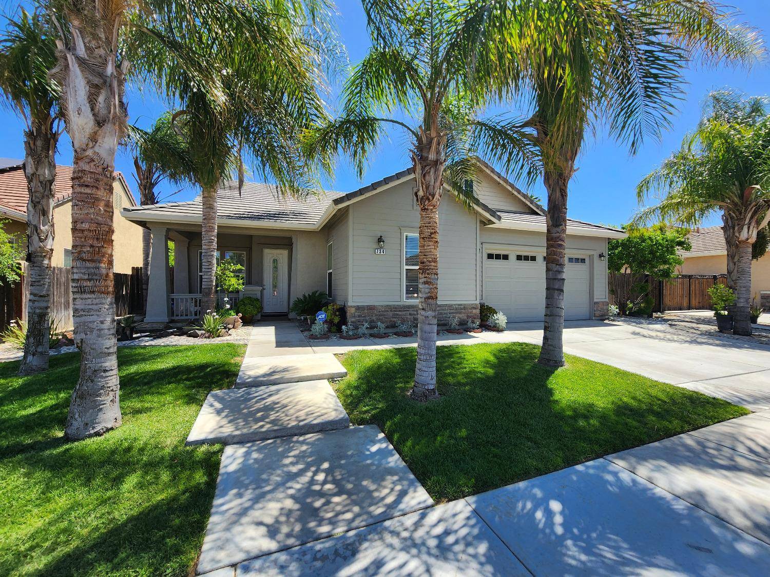 Newman, CA 95360,734 Bunting LN