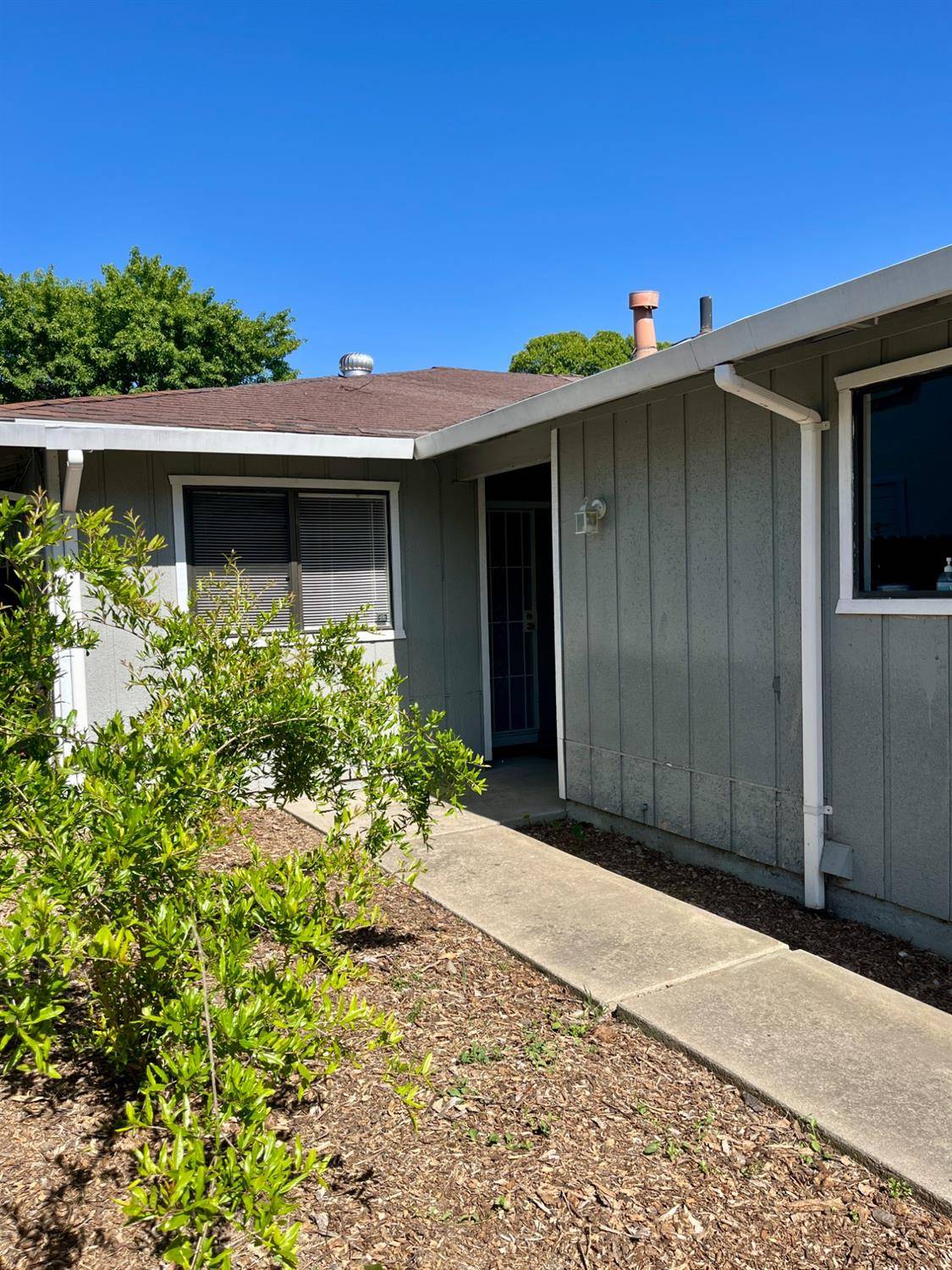 Sacramento, CA 95823,8217 Center Pkwy
