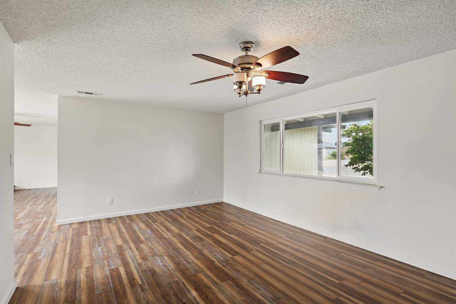 Chowchilla, CA 93610,137 Holiday WAY