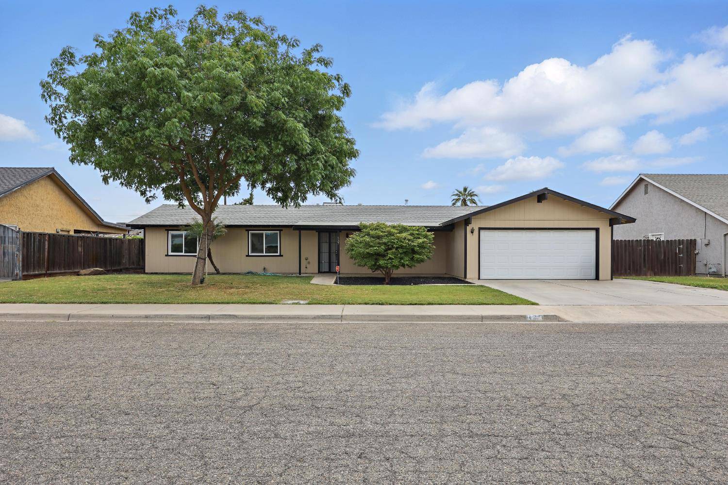 Chowchilla, CA 93610,137 Holiday WAY