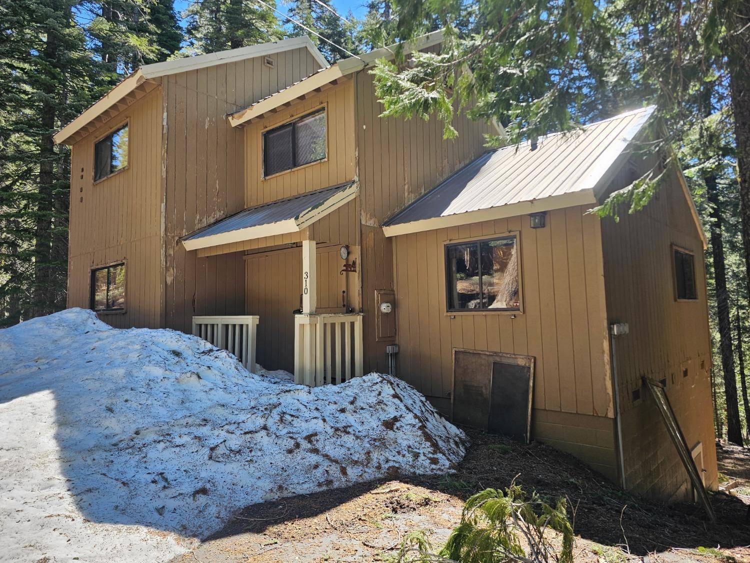 Strawberry Valley, CA 95981,310 Tamarack WAY