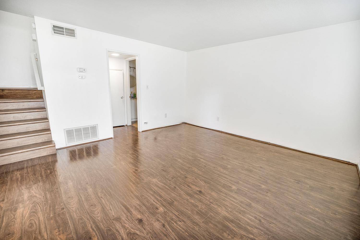 Carmichael, CA 95608,5245 Manzanita AVE #2