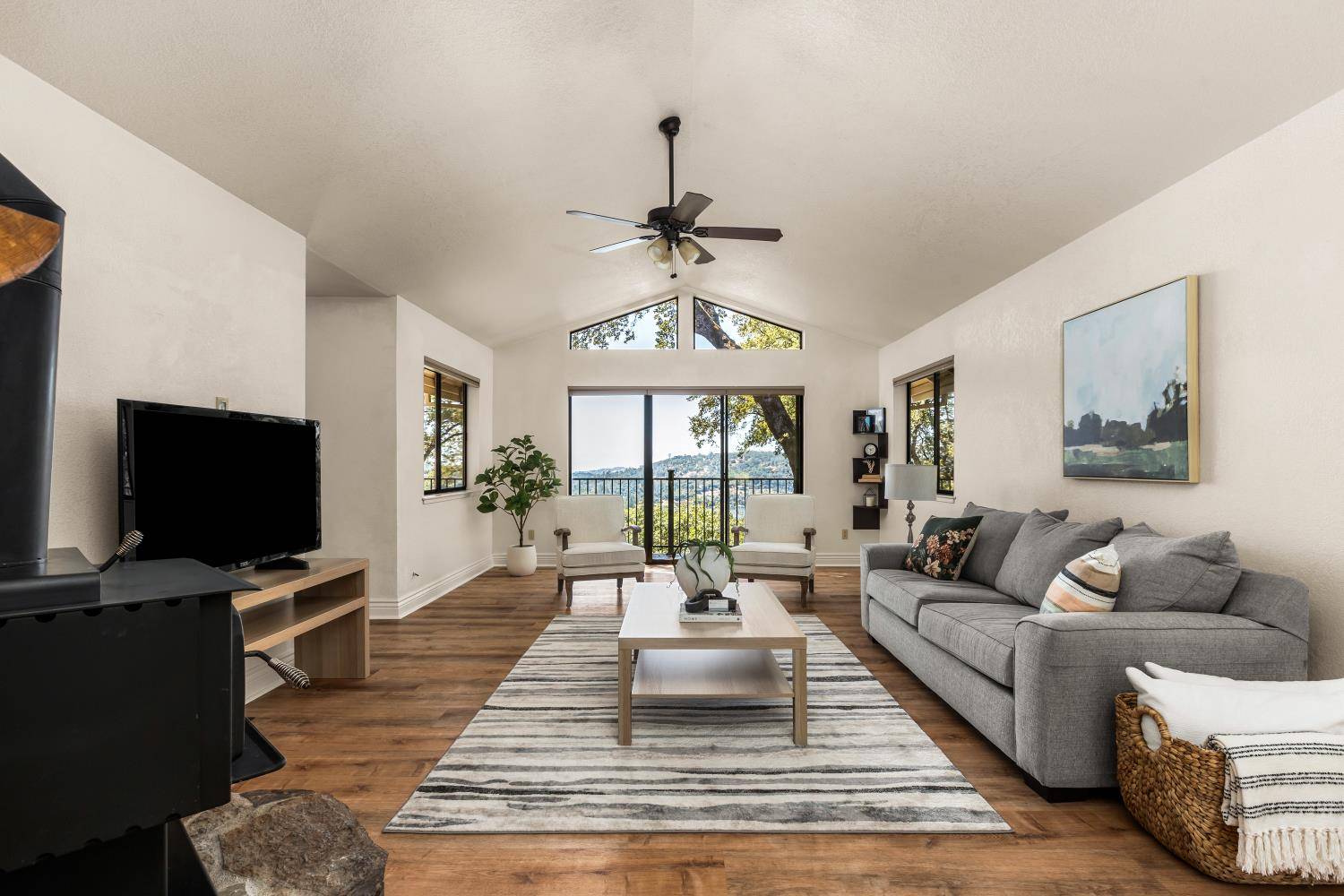 Penn Valley, CA 95946,12006 Waxwing CT