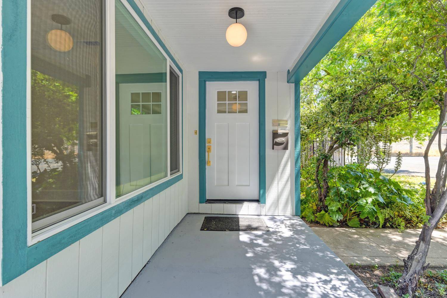 Sacramento, CA 95818,2404 25th ST